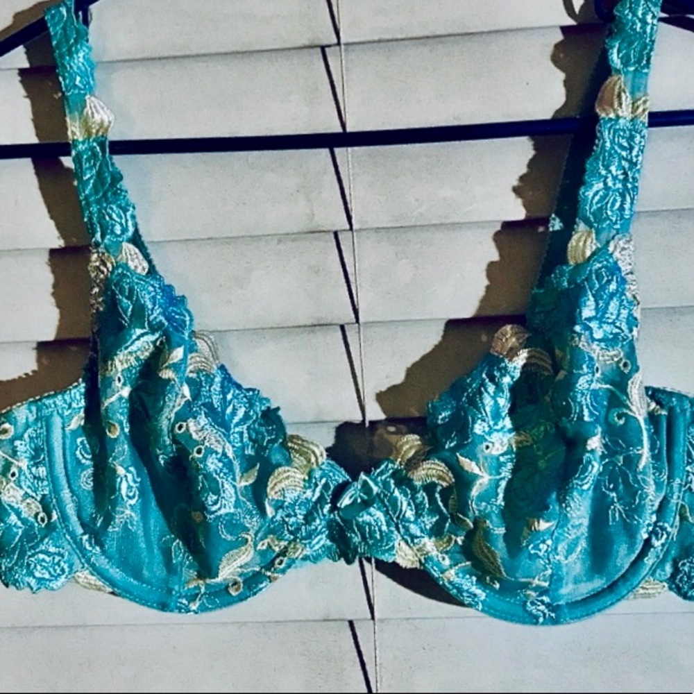 🌻 TURQUOISE AND CREAM FLOWER LACE BRA